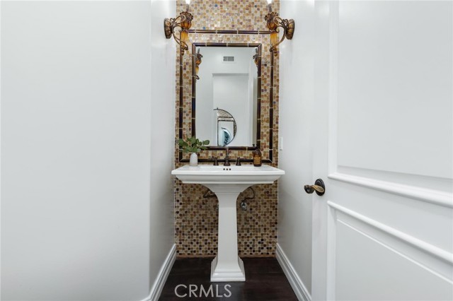 Detail Gallery Image 32 of 64 For 2516 Walnut Ave, Manhattan Beach,  CA 90266 - 5 Beds | 5/1 Baths