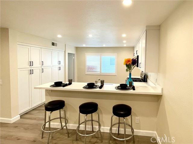 Detail Gallery Image 6 of 24 For 22271 Erwin St, Woodland Hills,  CA 91367 - 3 Beds | 2/1 Baths