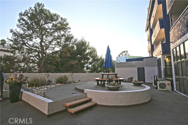 10982 ROEBLING Ave, Los Angeles CA: https://media.crmls.org/medias/e2e82dd4-2e3b-4a2c-b8ce-687dff055355.jpg