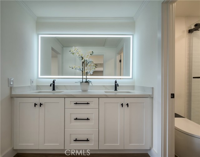 Detail Gallery Image 9 of 20 For 320 Villa Point, Newport Beach,  CA 92660 - 2 Beds | 2 Baths