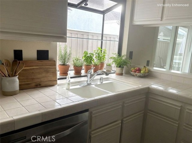 Detail Gallery Image 3 of 18 For 16 Amberleaf, Irvine,  CA 92614 - 2 Beds | 2 Baths