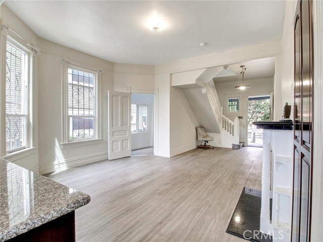 Detail Gallery Image 2 of 36 For 614 E 23rd, Los Angeles,  CA 90011 - 4 Beds | 2/1 Baths