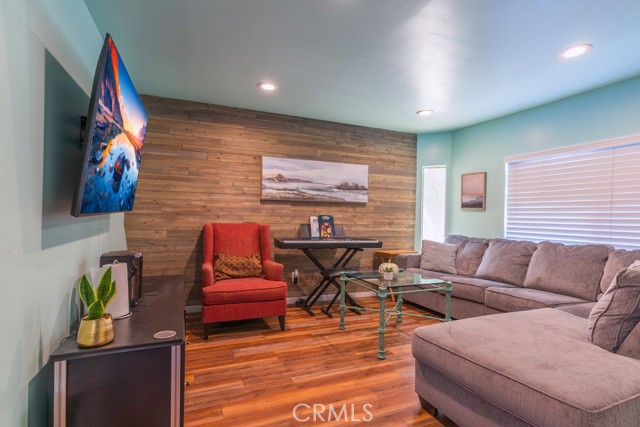 Detail Gallery Image 4 of 43 For 23500 the Old Rd #35,  Newhall,  CA 91321 - 3 Beds | 2 Baths