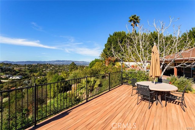 Detail Gallery Image 25 of 27 For 3713 Dellvale Pl, Encino,  CA 91436 - 4 Beds | 4/1 Baths