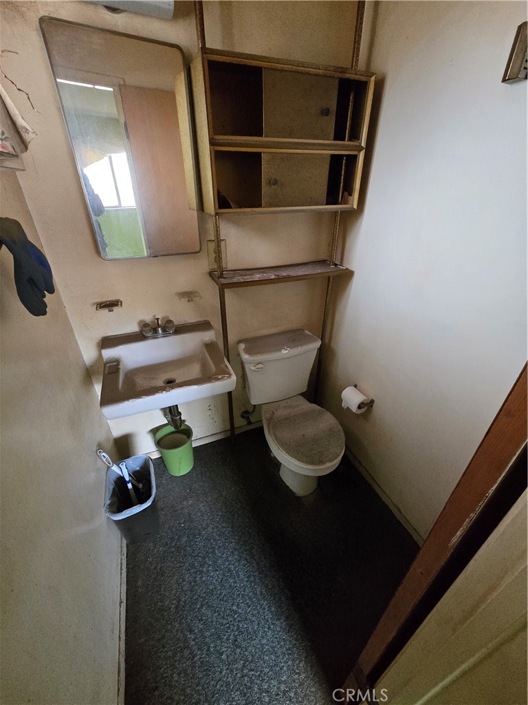 https://media.crmls.org/medias/e2ed6d29-947e-4e90-9fb2-3de5be7e8fb2.jpg?preset=X-Large