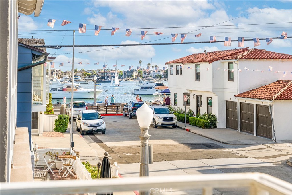 https://media.crmls.org/medias/e2edbc3a-22d3-48b2-8a82-7c60d347cbbd.jpg?preset=X-Large