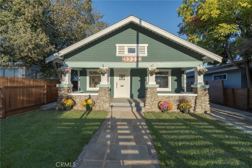 1322 N June Street