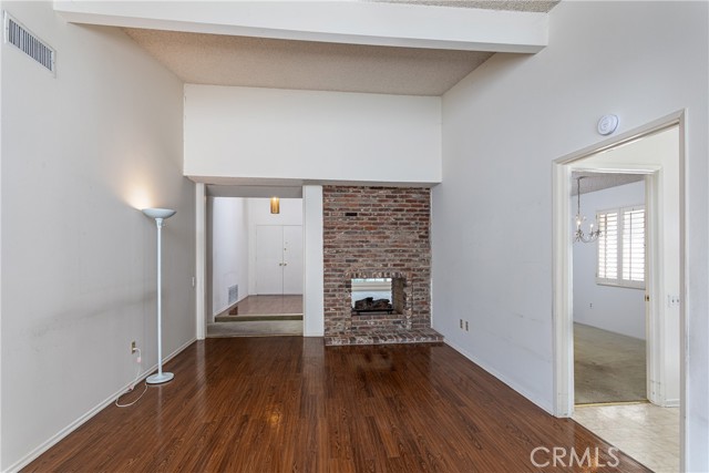 Detail Gallery Image 13 of 39 For 6849 Whitaker Ave, Lake Balboa,  CA 91406 - 3 Beds | 2 Baths
