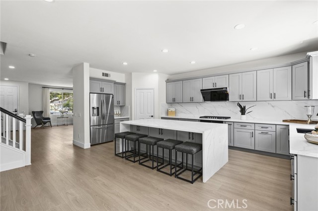 37 Pheasant Creek, Irvine CA: https://media.crmls.org/medias/e2ee343e-36d8-493d-8966-290b7cf36d0e.jpg