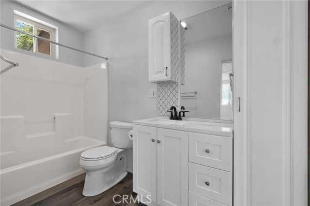 405 W Olive Avenue, Redlands CA: https://media.crmls.org/medias/e2ee4c36-2576-4670-b6eb-c0dc37b3117b.jpg