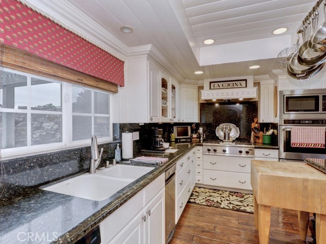 25322 Romera Place, Lake Forest CA: https://media.crmls.org/medias/e2efa8d6-3757-4261-839e-fdbd56d19d27.jpg