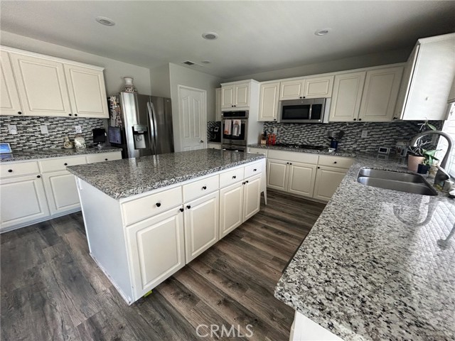 Detail Gallery Image 4 of 18 For 3324 Big Dipper Cir, Corona,  CA 92882 - 5 Beds | 4 Baths