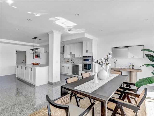 Detail Gallery Image 10 of 34 For 1333 S Beverly Glen Bld #402,  Los Angeles,  CA 90024 - 5 Beds | 5/1 Baths