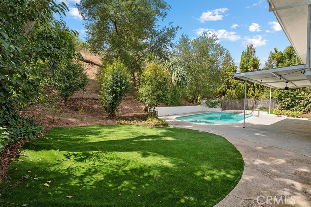 5789 Fairhaven Avenue, Woodland Hills CA: https://media.crmls.org/medias/e2f13601-4b13-48f9-bf57-0017befa5ab9.jpg