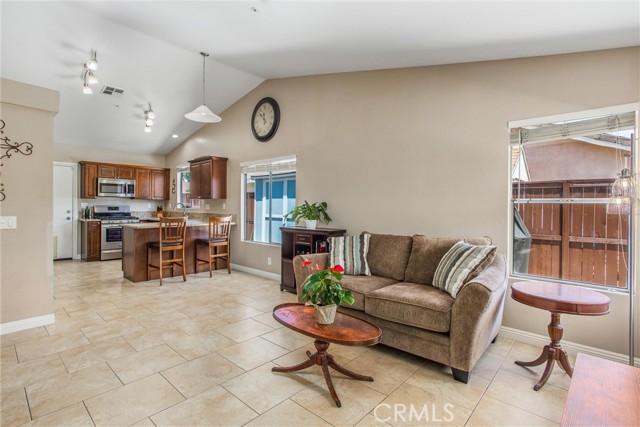 7471 Windrose Drive, Highland CA: https://media.crmls.org/medias/e2f187fb-a69b-44af-8b24-54989647f953.jpg