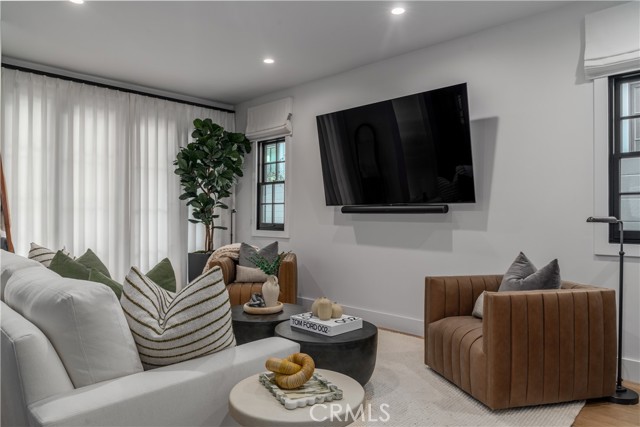 Detail Gallery Image 9 of 20 For 107 via Koron, Newport Beach,  CA 92663 - 4 Beds | 2/1 Baths