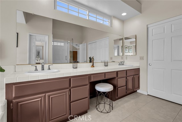 15725 Terraceview Court, Riverside CA: https://media.crmls.org/medias/e2f21b4a-fb28-4174-859a-1a5960d794ce.jpg