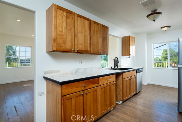 10161 Foothill Boulevard, Sylmar CA: https://media.crmls.org/medias/e2f22770-ce92-4575-ac37-25c2f6554f5e.jpg