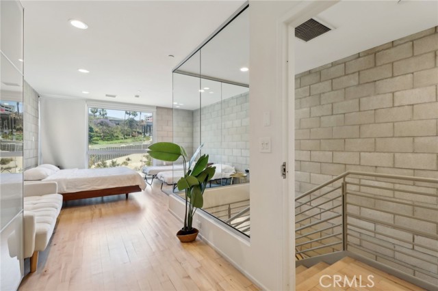 3450 Cahuenga W Boulevard, Los Angeles CA: https://media.crmls.org/medias/e2f2b8fb-a943-4b53-9f83-9dc381690406.jpg