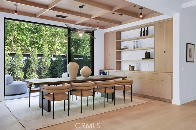 4455 Katherine Avenue, Sherman Oaks CA: https://media.crmls.org/medias/e2f3116a-f5c3-4590-9f75-53b24048747d.jpg