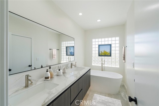 Detail Gallery Image 20 of 31 For 1426 Killarney Ave, Los Angeles,  CA 90065 - 3 Beds | 3/1 Baths