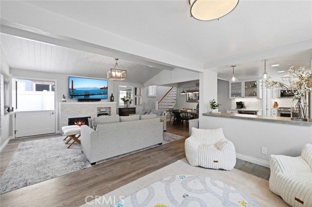 Detail Gallery Image 7 of 46 For 412 Colton St, Newport Beach,  CA 92663 - 4 Beds | 3 Baths