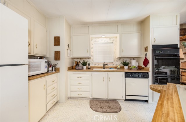 Detail Gallery Image 10 of 23 For 1423 Century, Redlands,  CA 92374 - 2 Beds | 2 Baths