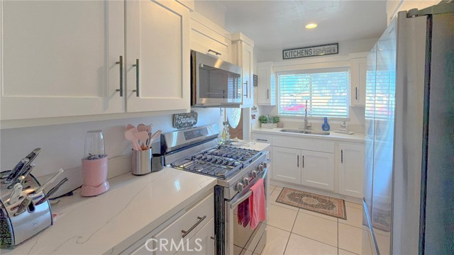 Detail Gallery Image 3 of 21 For 465 Driftwood Drive, El Centro,  CA 92243 - 3 Beds | 2 Baths