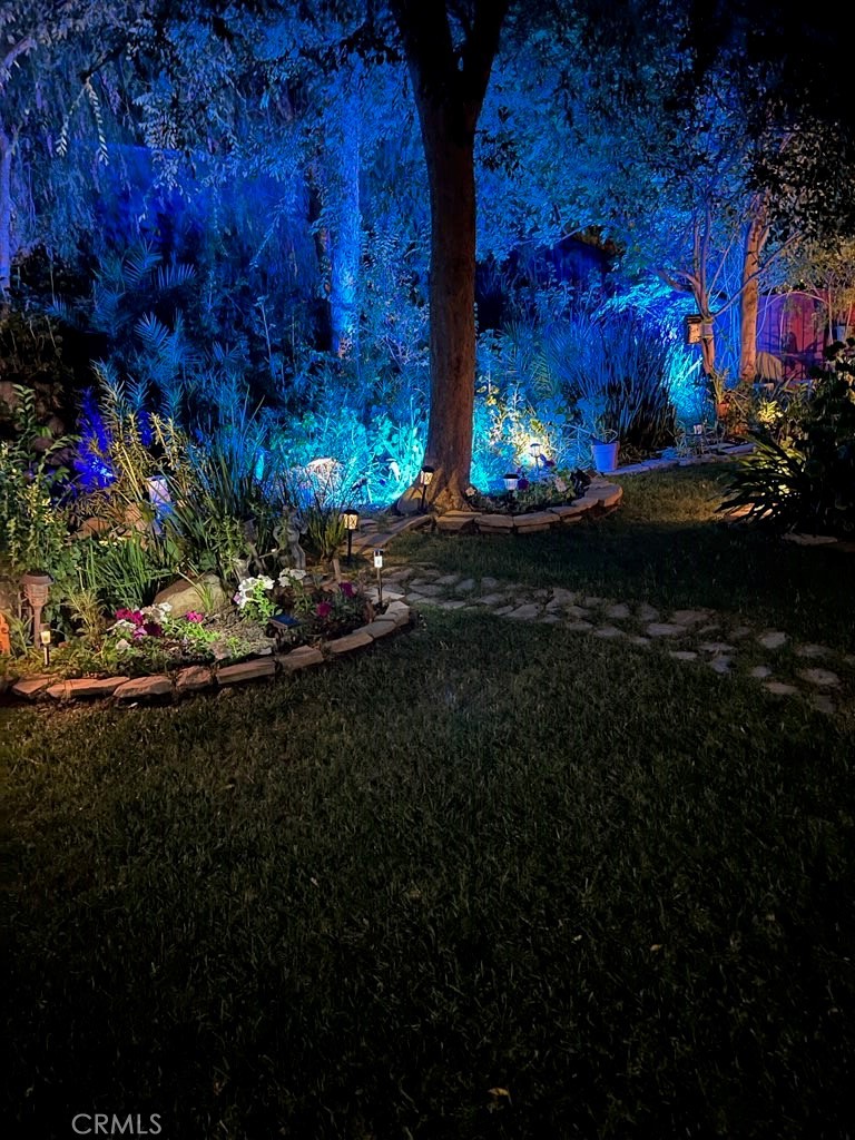 https://media.crmls.org/medias/e2f4a095-d8d3-4afc-af53-5f89e2e3b4bf.jpg?preset=X-Large