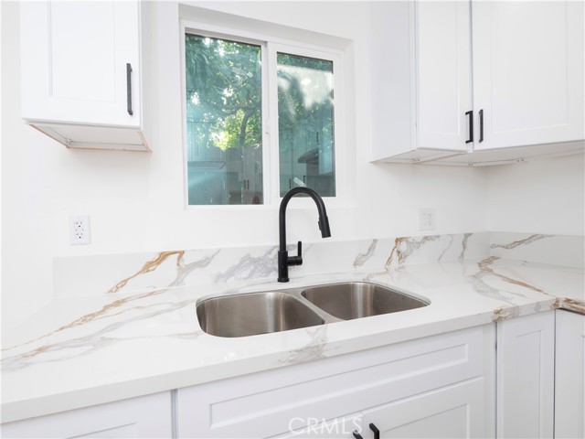 Detail Gallery Image 5 of 18 For 5739 S St Andrews, Los Angeles,  CA 90062 - 2 Beds | 1 Baths