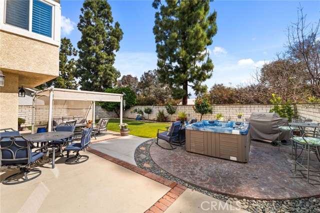 831 Arbor Cir, La Verne CA: https://media.crmls.org/medias/e2f60bdc-d717-477d-a2df-6332cd1c006c.jpg