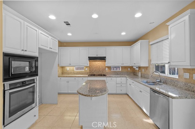 Detail Gallery Image 6 of 18 For 11151 Tesota Loop St, Corona,  CA 92883 - 5 Beds | 4 Baths