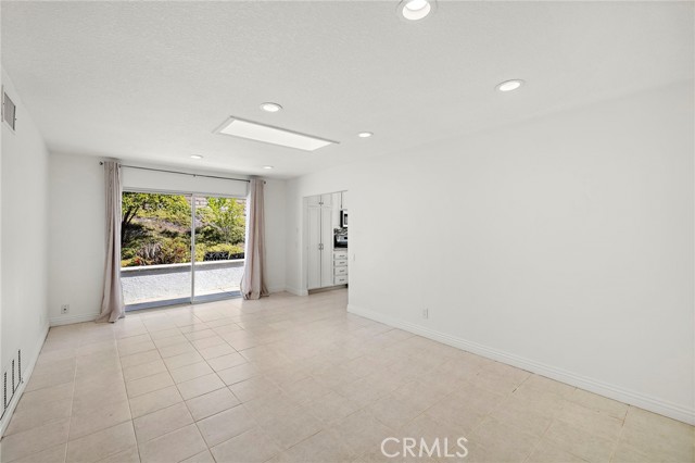 Detail Gallery Image 10 of 19 For 23866 via Calzada, Mission Viejo,  CA 92691 - 3 Beds | 2 Baths