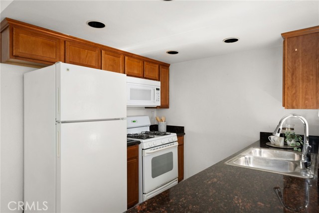 Detail Gallery Image 7 of 19 For 1142 W Blaine St #202,  Riverside,  CA 92507 - 1 Beds | 1 Baths