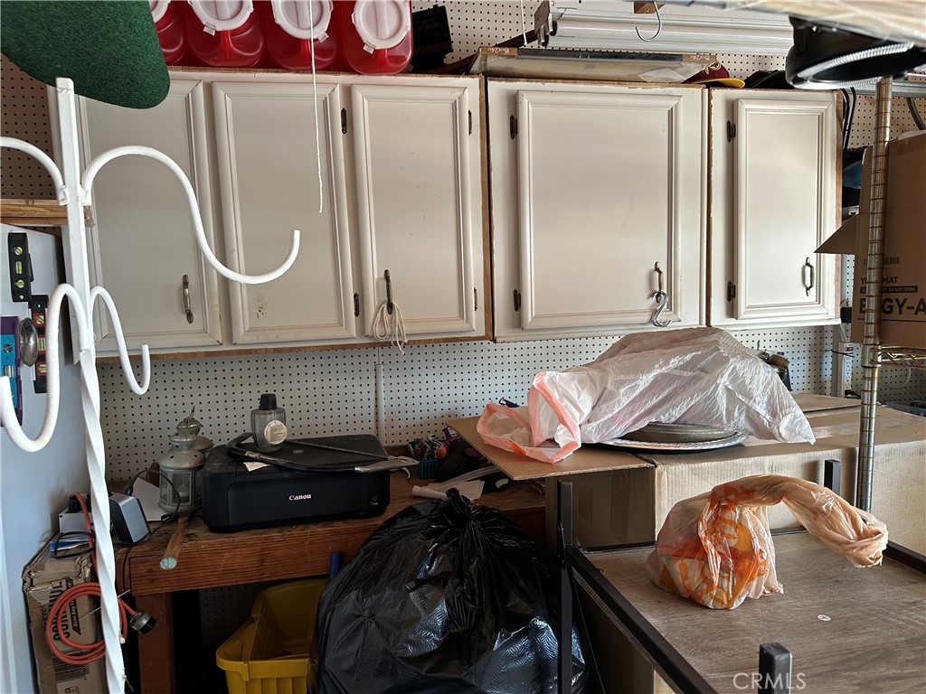 https://media.crmls.org/medias/e2f7d761-f556-4e19-a4a2-21b2b33849df.jpg?preset=X-Large