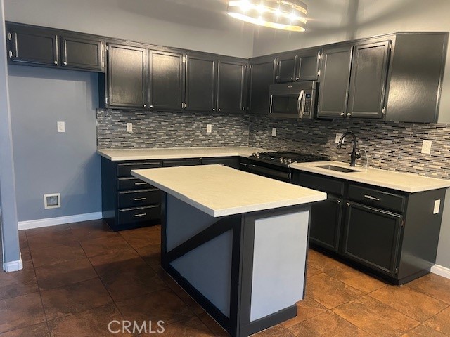 Detail Gallery Image 7 of 19 For 603 Calle Del Sol, Bakersfield,  CA 93307 - 4 Beds | 2 Baths