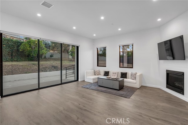 5196 Orange Place, Los Angeles CA: https://media.crmls.org/medias/e2f91fb5-f11c-48f6-837b-e0017f970a6a.jpg