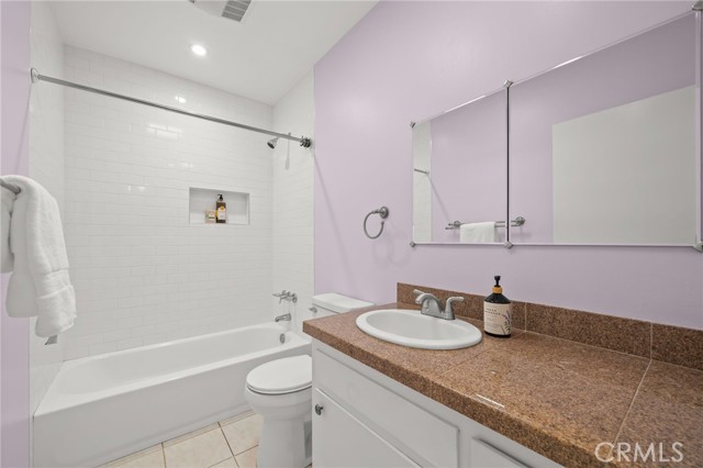 Detail Gallery Image 26 of 45 For 5017 Cartwright #3,  North Hollywood,  CA 91601 - 4 Beds | 2/1 Baths