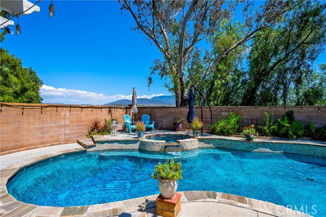 33037 Paterno Street, Temecula CA: https://media.crmls.org/medias/e2f9a69d-fcf5-416d-868b-a2eb9e957ab0.jpg