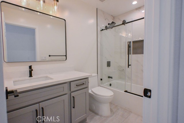 15111 Freeman Avenue, Lawndale CA: https://media.crmls.org/medias/e2f9f1b2-7a2d-442e-b85b-0579704ce20d.jpg