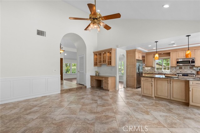 25383 Fortuna Drive, Valencia CA: https://media.crmls.org/medias/e2fa2cb7-0f7a-4b89-859c-c6fb2d507e6d.jpg