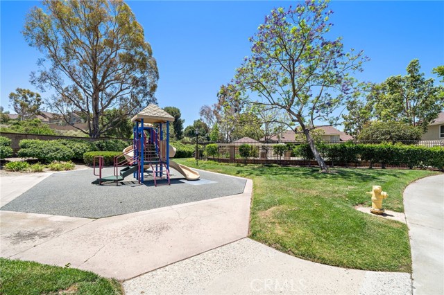 Image 32 of 40 For 26245 Country Glen  49