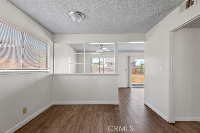 Detail Gallery Image 10 of 22 For 2117 Electra Ave, Simi Valley,  CA 93065 - 5 Beds | 2/1 Baths