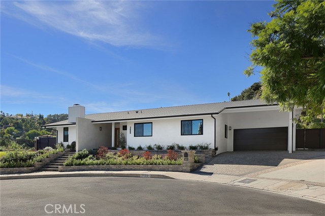 Detail Gallery Image 2 of 46 For 3600 Sapphire Dr, Encino,  CA 91436 - 4 Beds | 2/1 Baths