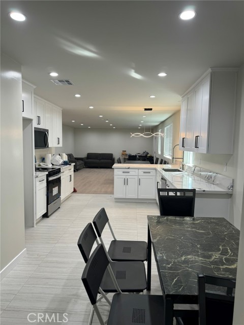 Detail Gallery Image 5 of 25 For 7711 Forsythe St, Tujunga,  CA 91042 - 4 Beds | 3 Baths