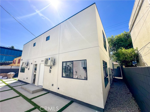 Detail Gallery Image 5 of 5 For 2931 S Redondo Bld, Los Angeles,  CA 90019 - 3 Beds | 3/1 Baths