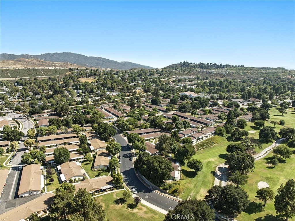 https://media.crmls.org/medias/e2fc98e9-589e-4457-b0f9-784989766e4c.jpg?preset=X-Large