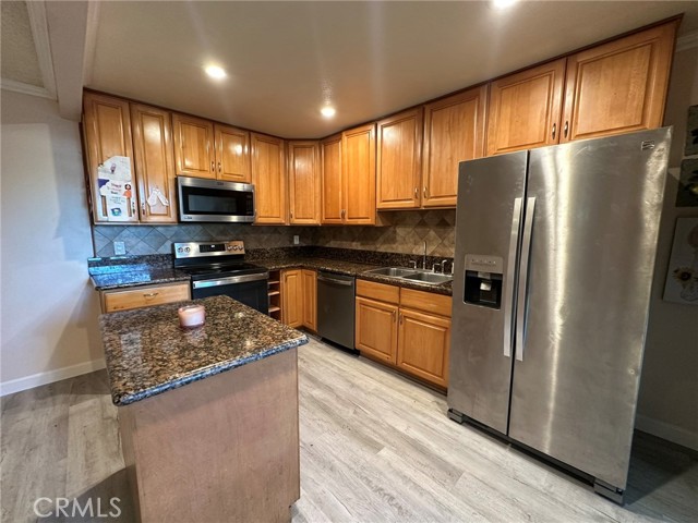 Detail Gallery Image 6 of 28 For 18512 #E Mayall, Northridge,  CA 91324 - 4 Beds | 3 Baths