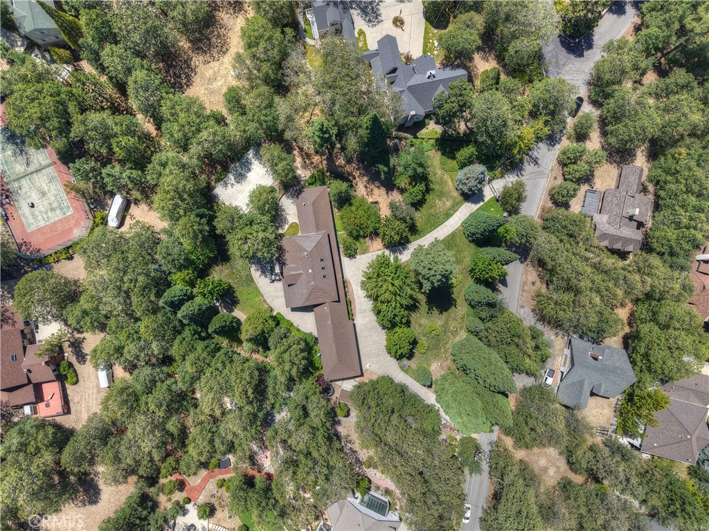 https://media.crmls.org/medias/e2ff809f-4c49-4b96-a3c1-0fbf81354498.jpg?preset=X-Large