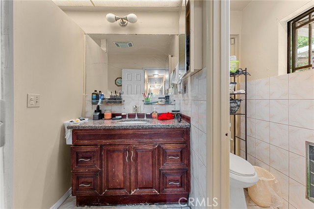 Detail Gallery Image 17 of 34 For 1090 Indian Hill Bld, Pomona,  CA 91767 - 3 Beds | 2 Baths